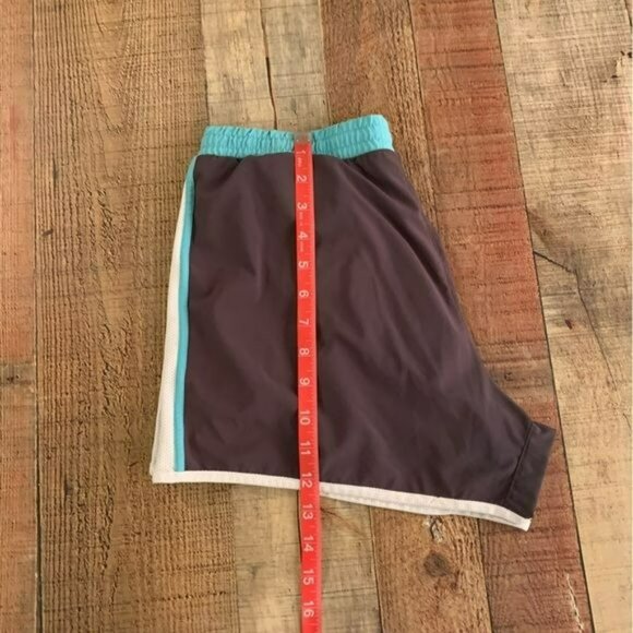 Brooks womens lined running shorts in gray blue and white - Picture 3 of 8